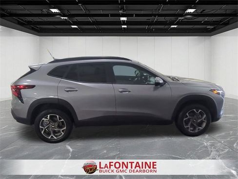 Certified 2025 Chevrolet Trax LT image 9