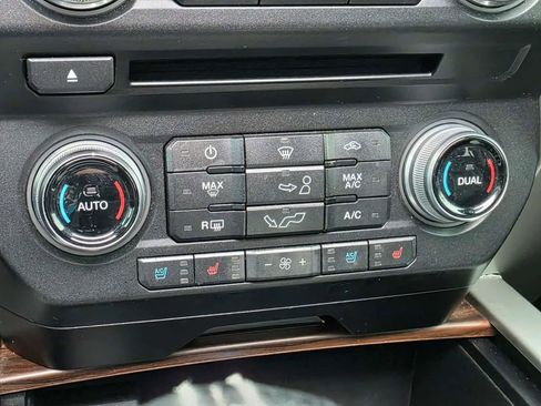 Used 2017 Ford F150 Lariat w/ Equipment Group 502A Luxury image 27