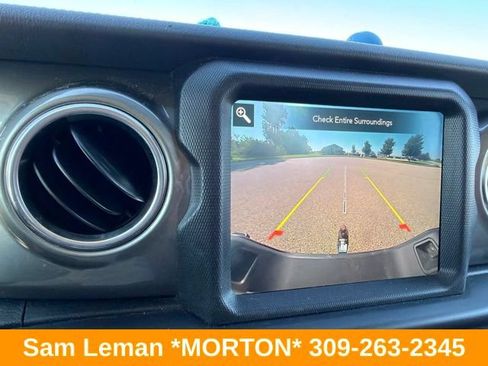 Used 2022 Jeep Gladiator Overland w/ Cold Weather Group AWD/4WD image 8