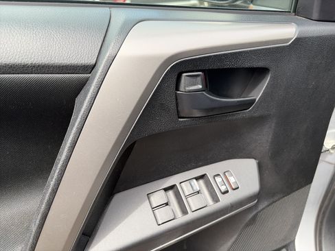 Used 2017 Toyota RAV4 LE AWD/4WD image 9
