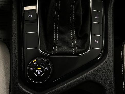 Used 2025 Volkswagen Taos SE image 24