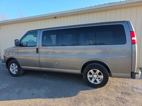 Used 2009 GMC Savana 1500 Passenger w/ LT Preferred Equipment Group image 8