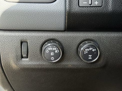 Used 2018 Chevrolet Colorado Z71 AWD/4WD image 23