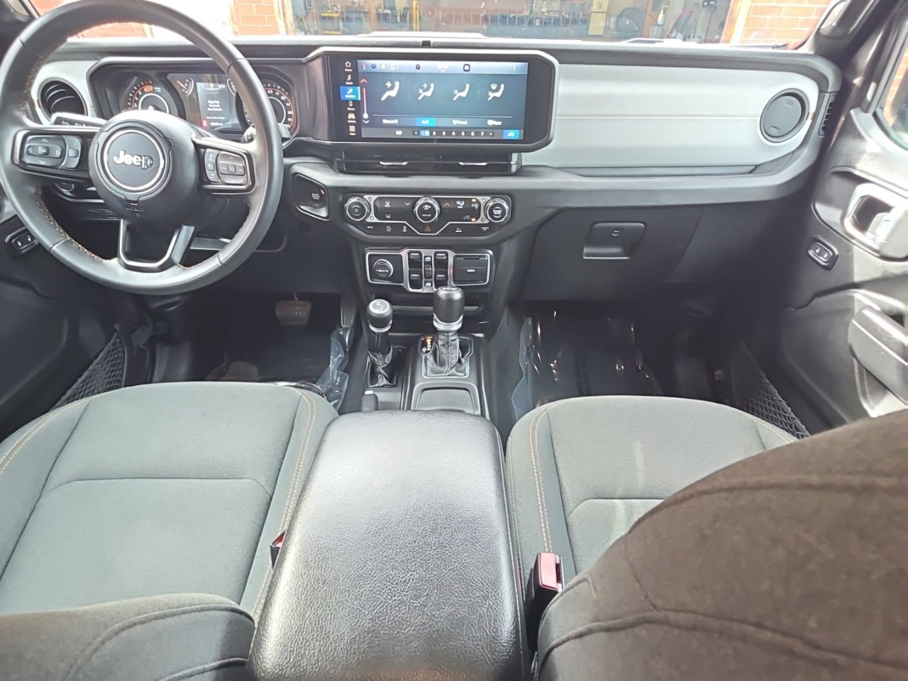 Used 2024 Jeep Wrangler Unlimited Sport AWD/4WD image 32