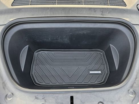 Used 2023 Tesla Model Y Long Range image 32