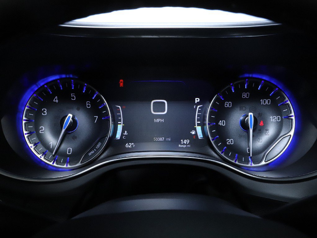Used 2025 Chrysler Pacifica Limited FWD image 26