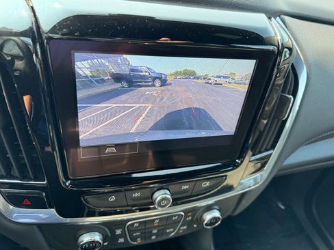 Used 2023 Chevrolet Traverse LT FWD image 21