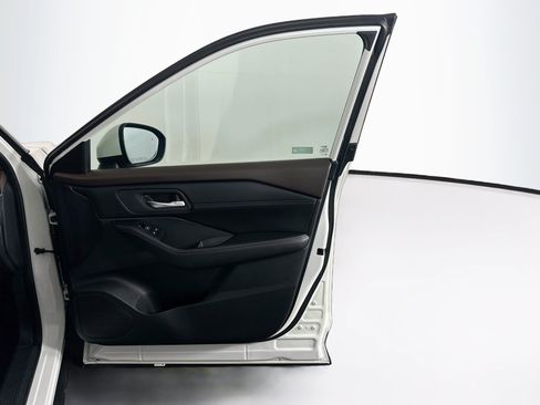 Used 2023 Nissan Rogue SV w/ SV Premium B Package FWD image 34