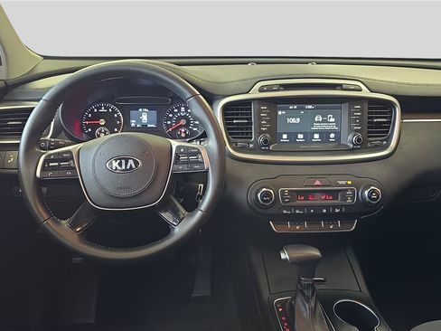Used 2019 Kia Sorento FWD w/ LX Convenience Package image 9
