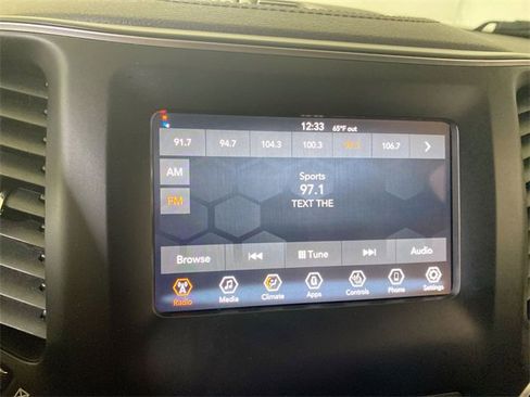 Used 2019 Jeep Cherokee Latitude w/ Cold Weather Group image 38