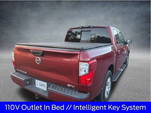 Used 2017 Nissan Titan SV image 5