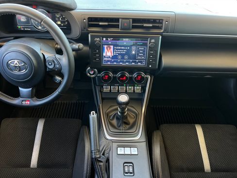 Used 2025 Toyota GR86 Premium w/ ALL Weather Mat Package (TMS) RWD image 13