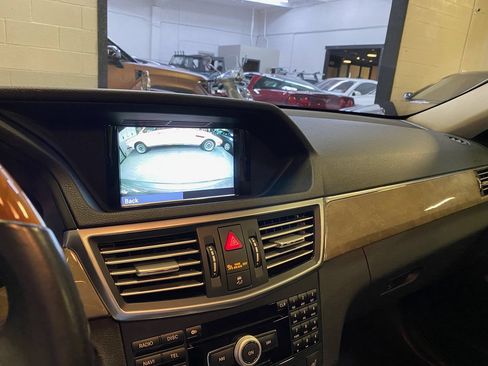 Used 2010 Mercedes-Benz E 350 4MATIC Sedan image 14