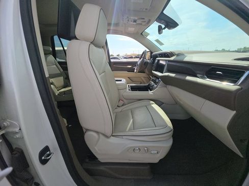 Used 2021 GMC Yukon Denali w/ Denali Premium Package AWD/4WD image 14