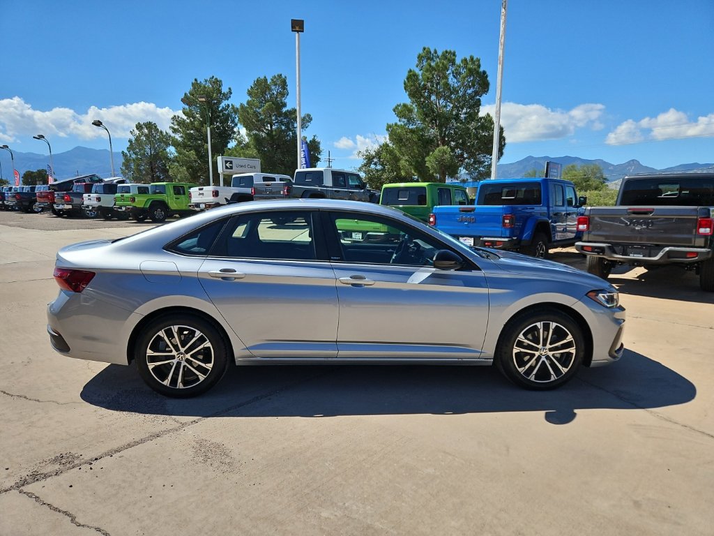 Used 2025 Volkswagen Jetta Sport FWD image 4