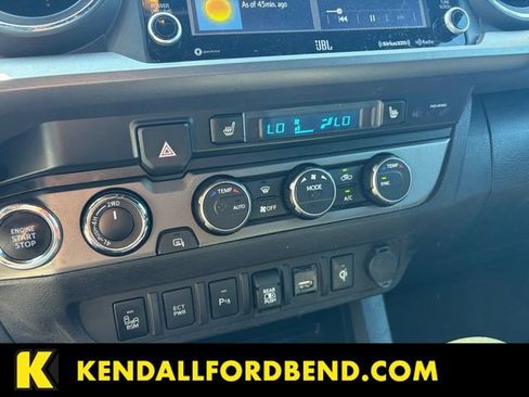 Used 2021 Toyota Tacoma TRD Off-Road w/ TRD Premium Off Road Package AWD/4WD image 17