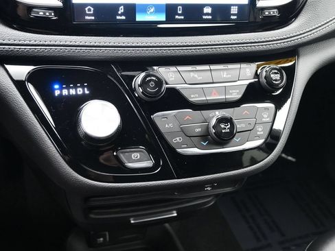 New 2026 Chrysler Pacifica Select FWD image 15