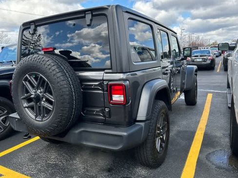 Used 2024 Jeep Wrangler Sport S image 9
