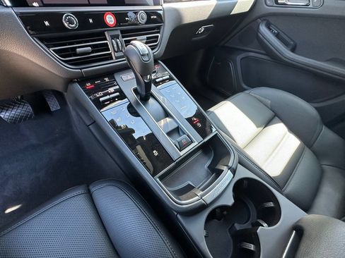 Used 2026 Porsche Macan AWD/4WD image 29