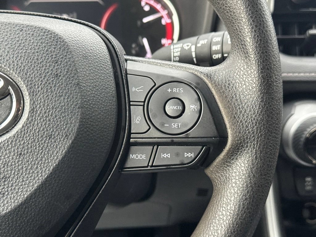 Certified 2025 Toyota RAV4 XLE AWD/4WD image 28