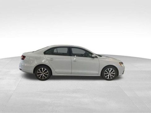 Used 2017 Volkswagen Jetta SE image 32