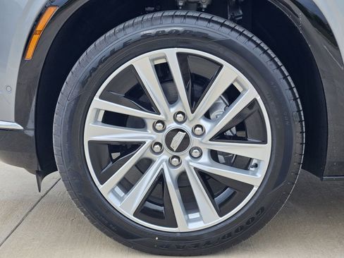New 2026 Cadillac Vistiq Luxury AWD/4WD image 12