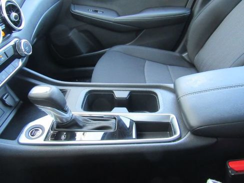 Used 2025 Nissan Sentra SV image 39