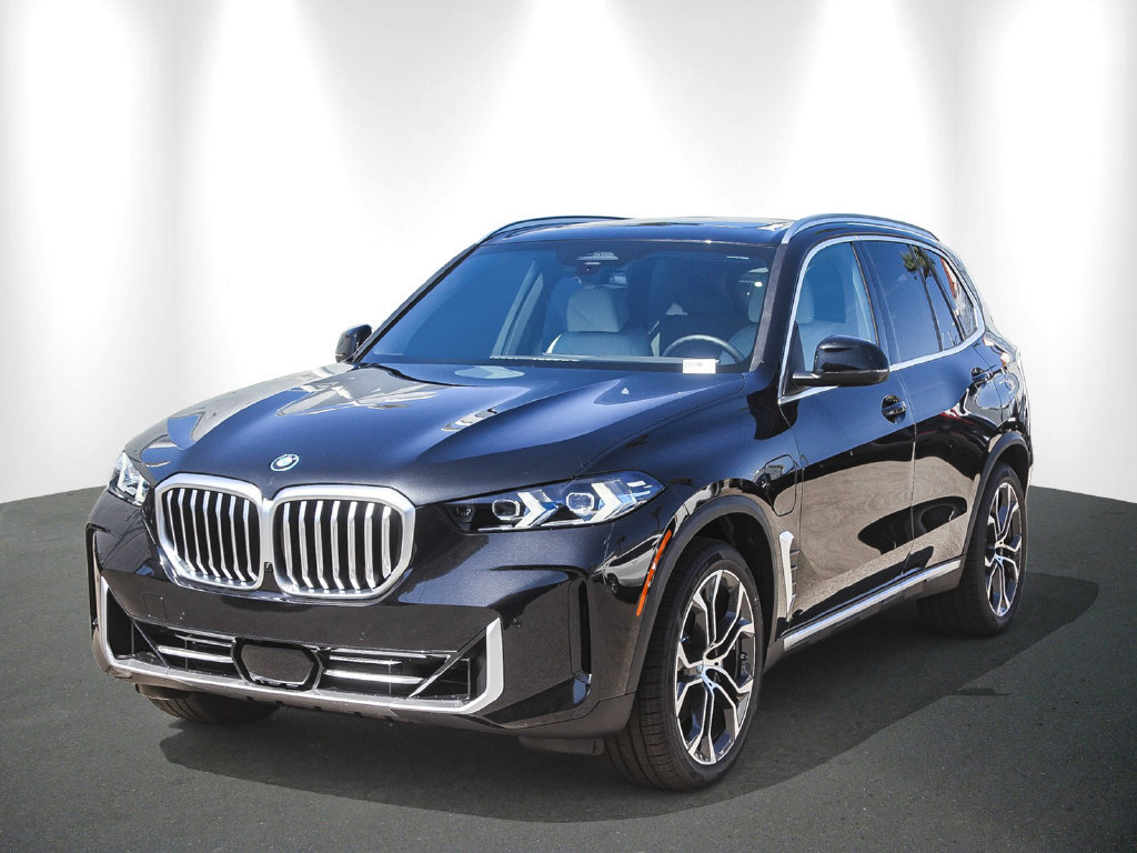 New 2026 BMW X5 xDrive50e w/ Parking Assistance Package AWD/4WD image 3