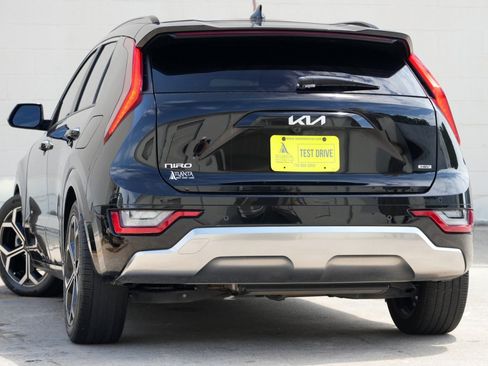 Used 2023 Kia Niro SX Touring FWD image 5