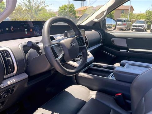Used 2025 Ford Expedition Active AWD/4WD image 14