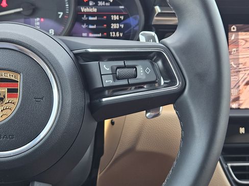 Certified 2026 Porsche Macan AWD/4WD image 28