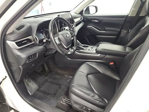 Used 2023 Toyota Highlander XLE AWD/4WD image 14