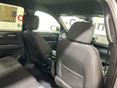 Used 2025 GMC Acadia Elevation image 19