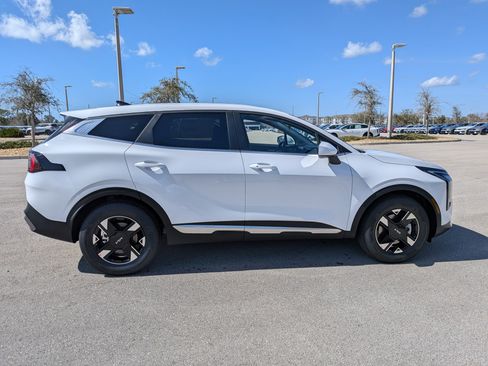 New 2026 Kia Sportage LX FWD image 4