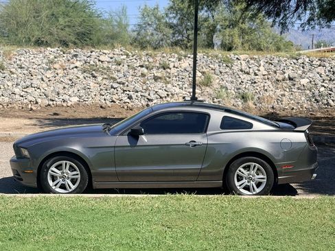Used 2014 Ford Mustang Coupe RWD image 2