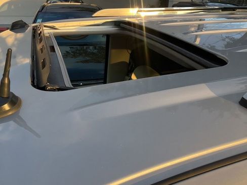 Used 2004 Cadillac Escalade ESV AWD image 33