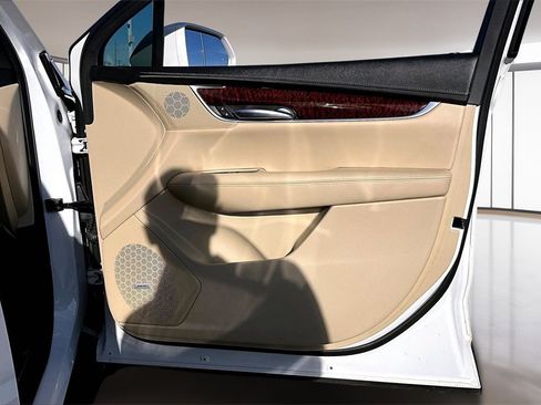 Used 2018 Cadillac XT5 Premium Luxury w/ Driver Assist Package image 19