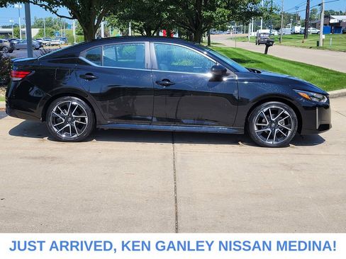Certified 2025 Nissan Sentra SR FWD image 2