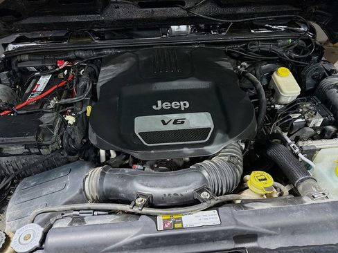 Used 2015 Jeep Wrangler Unlimited Rubicon w/ Dual Top Group image 27