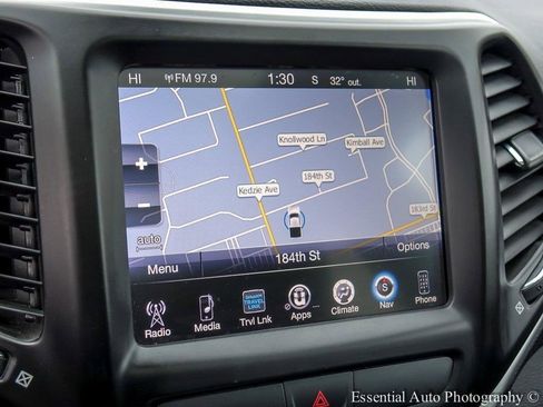 Used 2017 Jeep Cherokee Trailhawk w/ Comfort/Convenience Group image 17