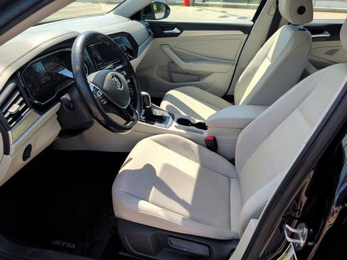 Used 2019 Volkswagen Jetta SE w/ Cold Weather Package FWD image 8