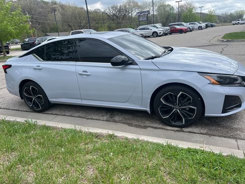 Used 2024 Nissan Altima 2.5 SR w/ SR Premium Package AWD/4WD image 4