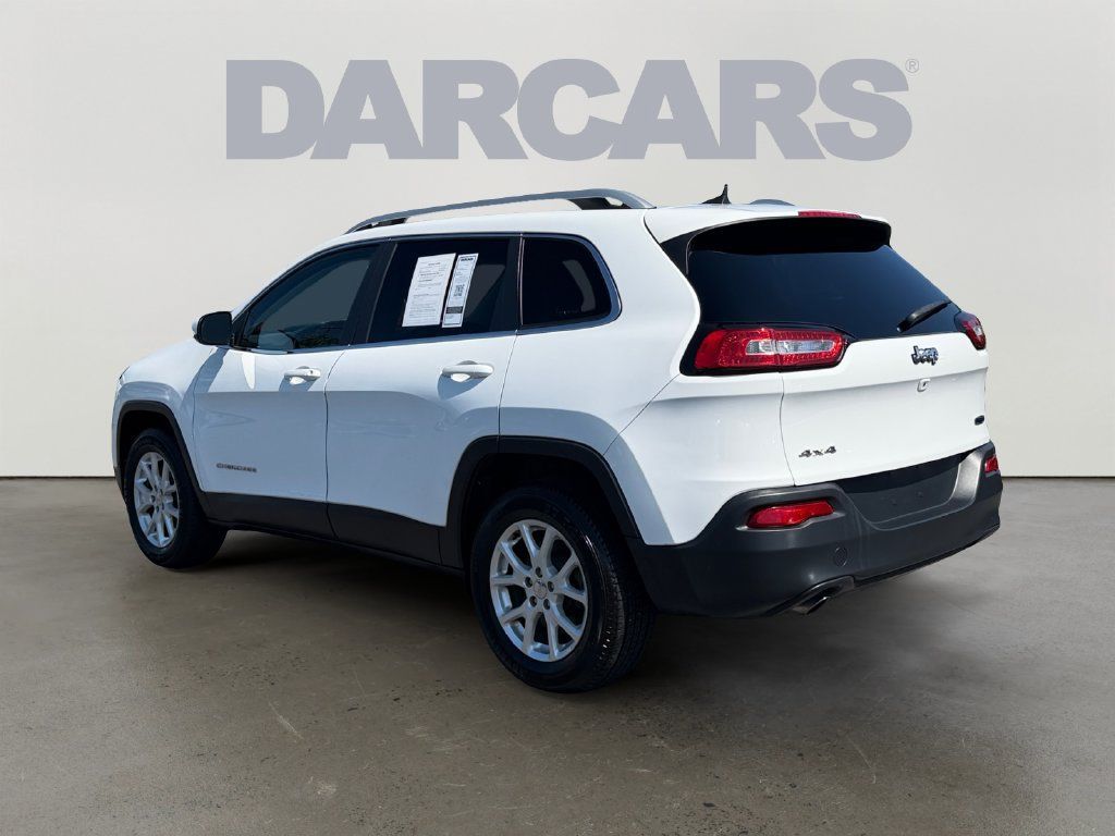 Used 2016 Jeep Cherokee Latitude w/ Cold Weather Group AWD/4WD image 4