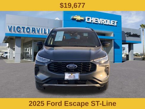 Used 2025 Ford Escape ST-Line image 2