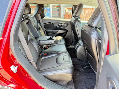 Used 2019 Jeep Cherokee Latitude Plus w/ Comfort/Convenience Group image 41