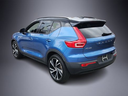 Used 2021 Volvo XC40 T5 R-Design w/ Climate Package AWD/4WD image 4