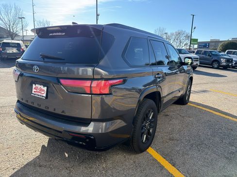 Used 2023 Toyota Sequoia Platinum image 5
