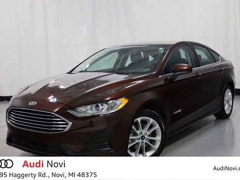 Used 2019 Ford Fusion SE image 1