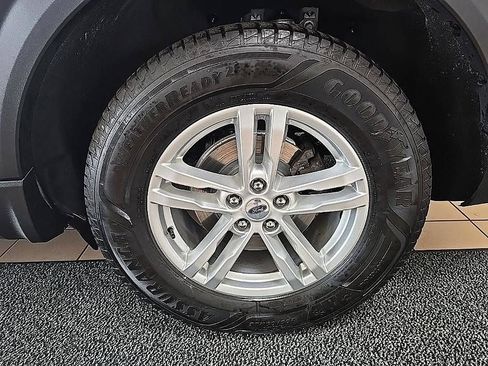 Used 2023 Ford Explorer XLT w/ Equipment Group 202A AWD/4WD image 42