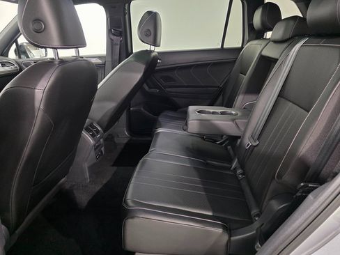 Used 2022 Volkswagen Tiguan SE R-Line image 21